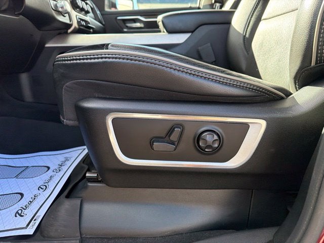 2019 RAM 1500 Laramie Quad Cab 4x4 6'4" Box
