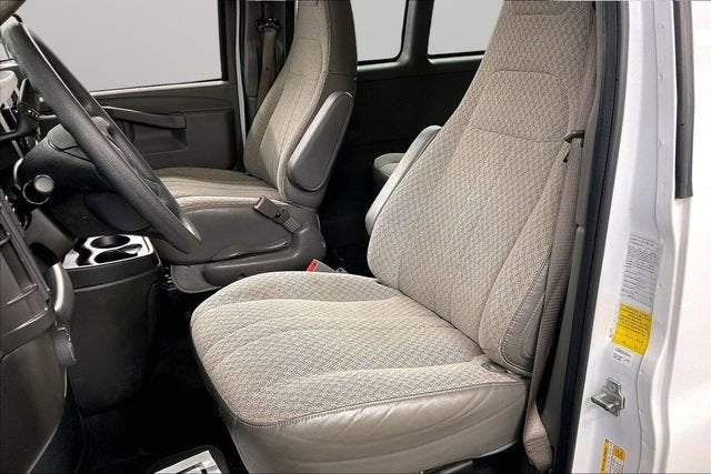 2023 Chevrolet Express Passenger 3500 1LT