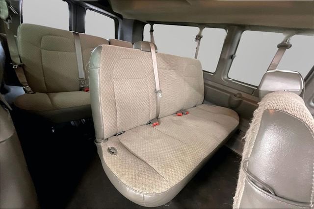2023 Chevrolet Express Passenger 3500 1LT