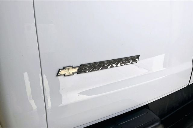 2023 Chevrolet Express Passenger 3500 1LT