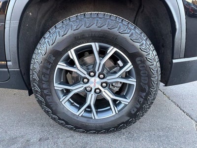 2025 GMC Acadia AT4