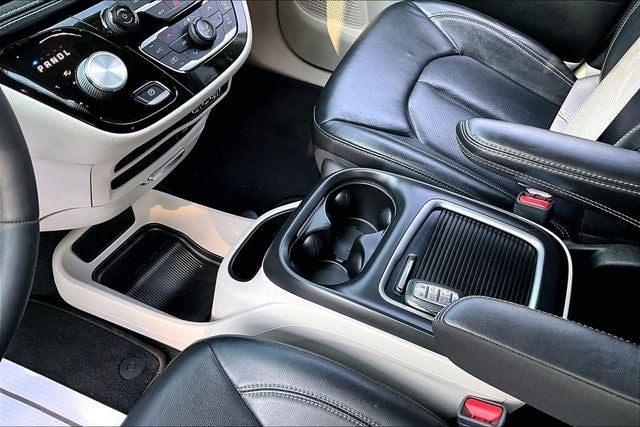 2022 Chrysler Pacifica Hybrid Touring L