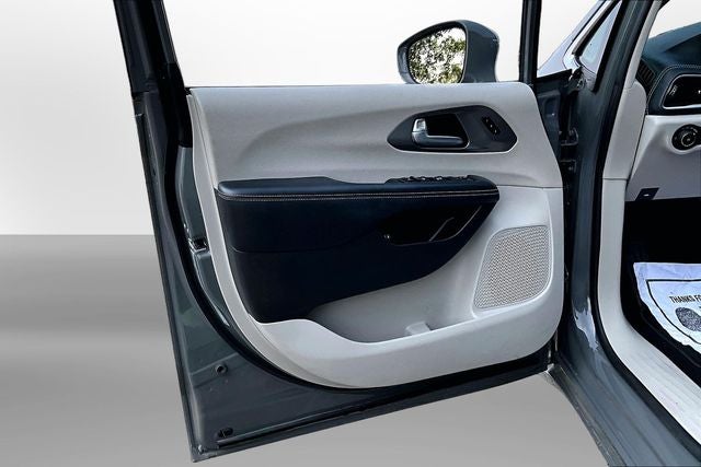 2022 Chrysler Pacifica Hybrid Touring L