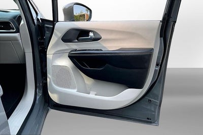 2022 Chrysler Pacifica Hybrid Touring L