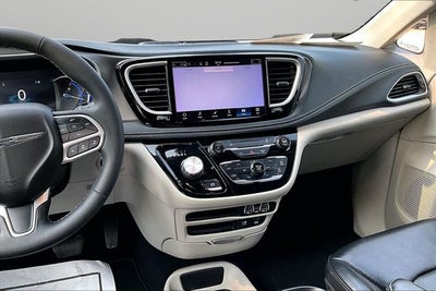 2022 Chrysler Pacifica Hybrid Touring L