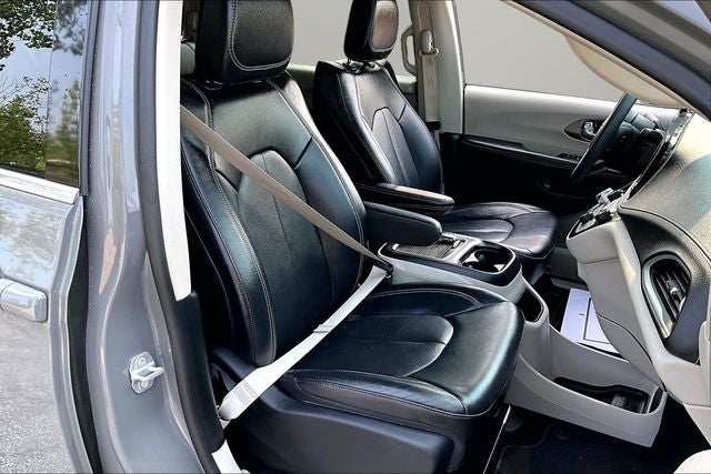 2022 Chrysler Pacifica Hybrid Touring L