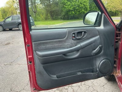 2001 Chevrolet S-10 LS