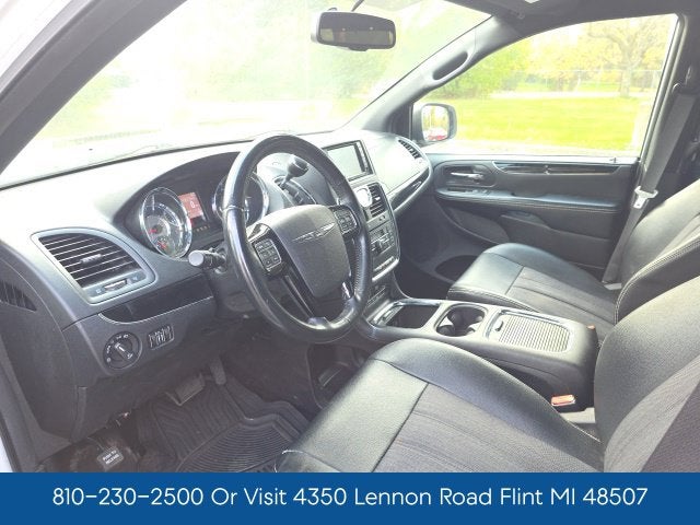 2016 Chrysler Town & Country S
