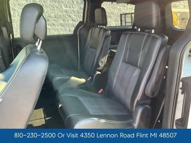 2016 Chrysler Town & Country S
