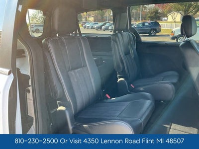2016 Chrysler Town & Country S