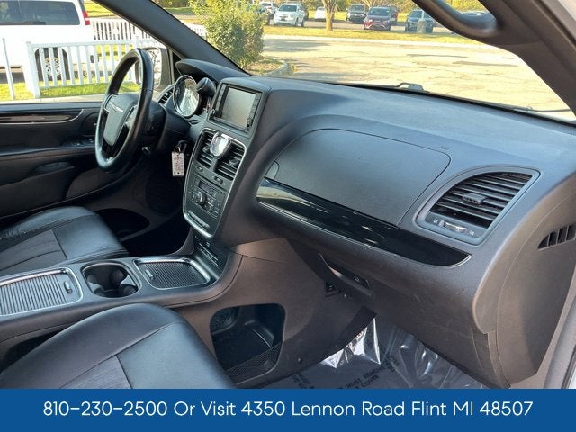 2016 Chrysler Town & Country S