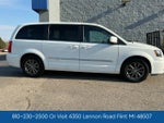2016 Chrysler Town & Country S