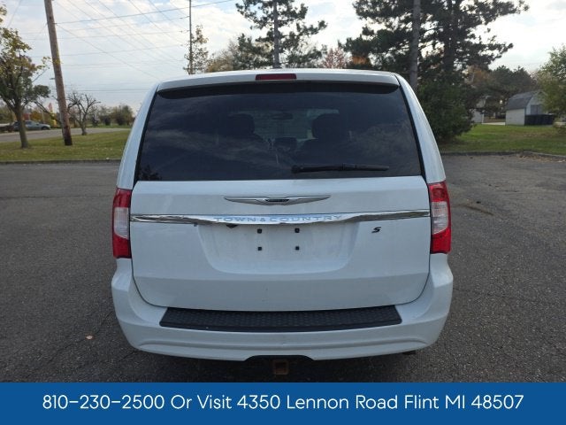 2016 Chrysler Town & Country S