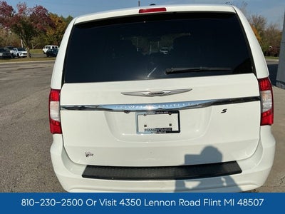 2016 Chrysler Town & Country S
