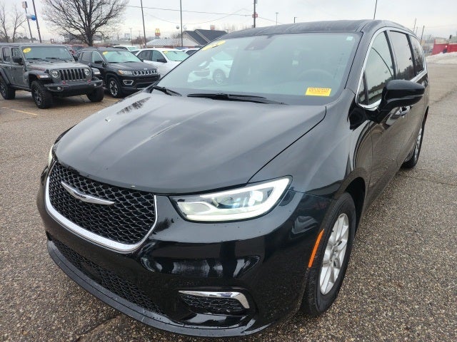 2025 Chrysler Pacifica Select