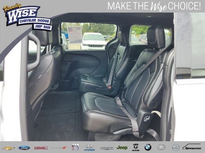 2025 Chrysler Pacifica Select