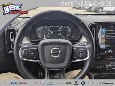 2021 Volvo XC40 Momentum