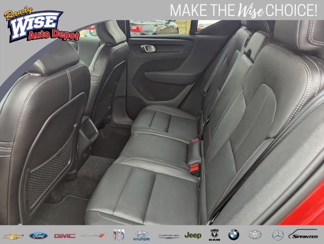 2021 Volvo XC40 Momentum