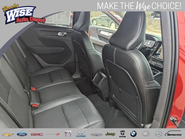 2021 Volvo XC40 Momentum