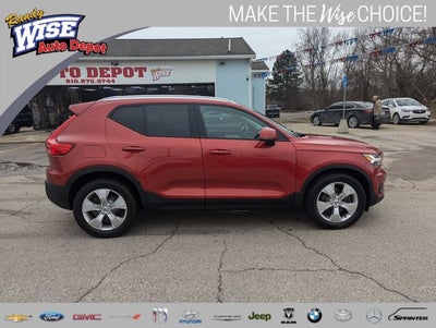 2021 Volvo XC40 Momentum