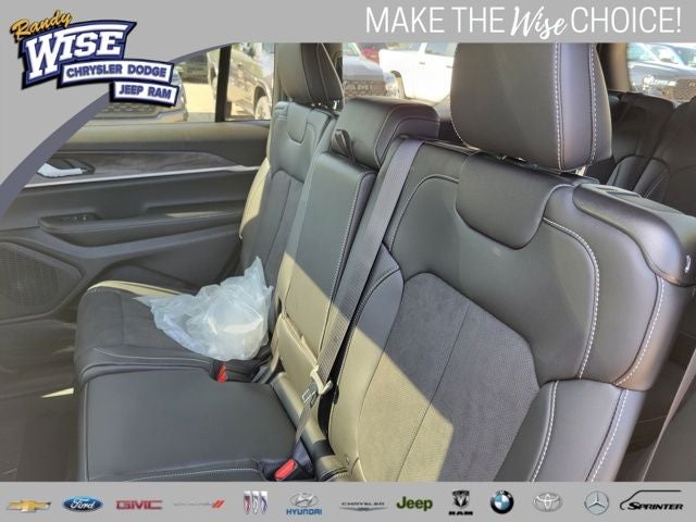 2026 Jeep Grand Cherokee GRAND CHEROKEE L LAREDO ALTITUDE 4X4