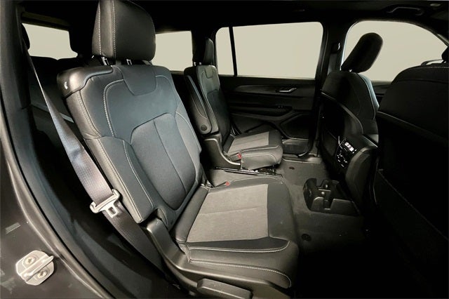 2025 Jeep Grand Cherokee GRAND CHEROKEE L LAREDO X 4X4